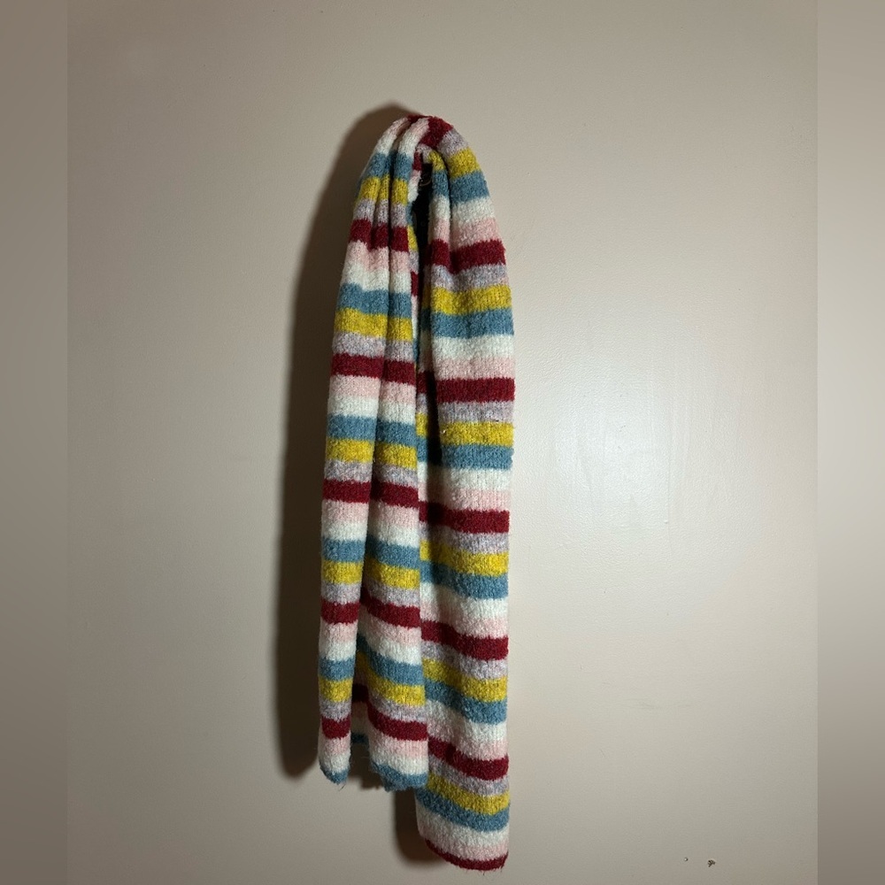 🌈 Free People Rainbow Carry On Fuzzy Scarf & Tote Bag Set – Excellent Condition - Picture 6 of 7